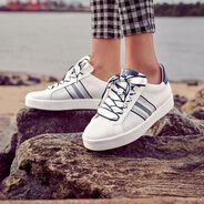 Leather Sneaker - white, WHITE/NAVY M., hi-res