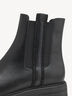 Detailansicht schwarzer Leder-Stiefelette mit dekorativen Nieten