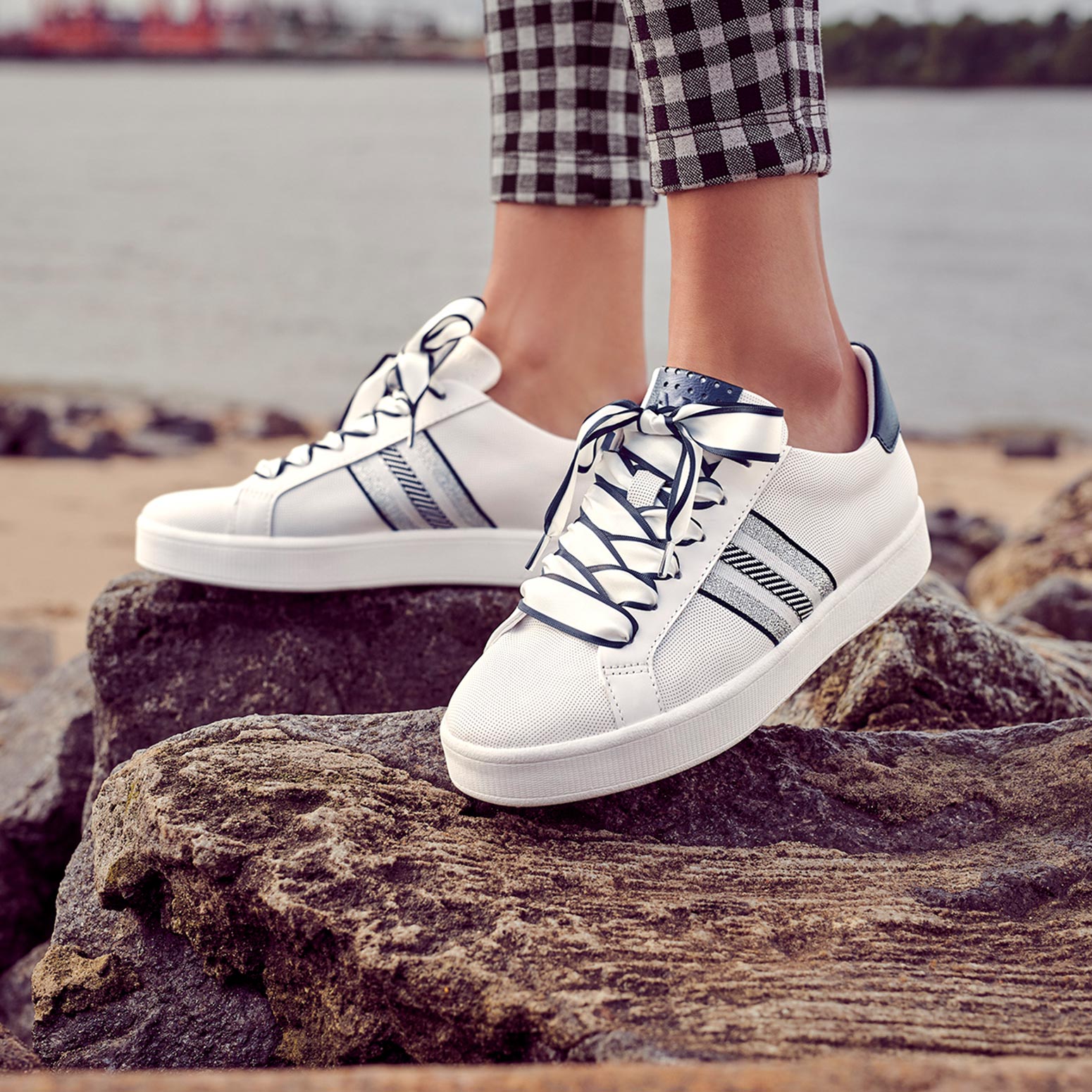 Leather Sneaker - white, WHITE/NAVY M., hi-res